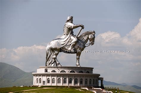 Estatua ecuestre de Gengis Kan